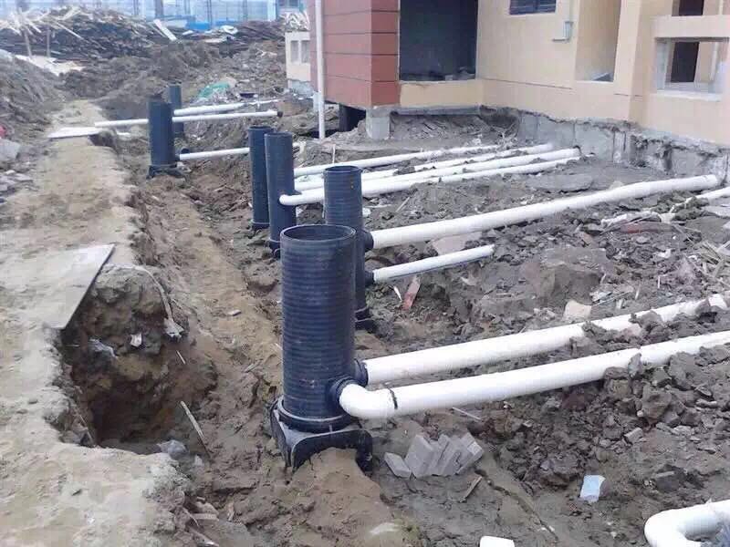 小區(qū)檢查井污水管網(wǎng)施工現(xiàn)場(chǎng)